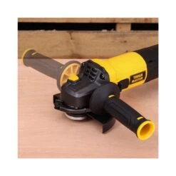 TOUGH MASTER® Corded Angle Grinder 125mm Grinding Disc 230V Handheld Electric Angle Grinder With Wrench, Auxillary Handle, Wheel Guard & 2 X Carbon Brushes - 900 Watts + 3 X 125mm Diamond Blades -ToolMax Store tm ag125er 06 1